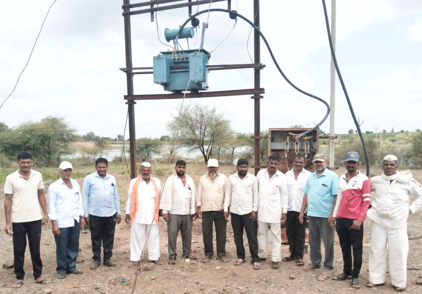 फलटण तालुक्यात प्रजा गटाच्या निस्वार्थ कार्याचा झंझावात; शेतकऱ्यांमध्ये आनंद व समाधान